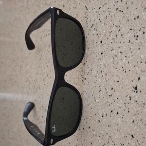 Ray-Ban Black Sunglass RB2132 W/case